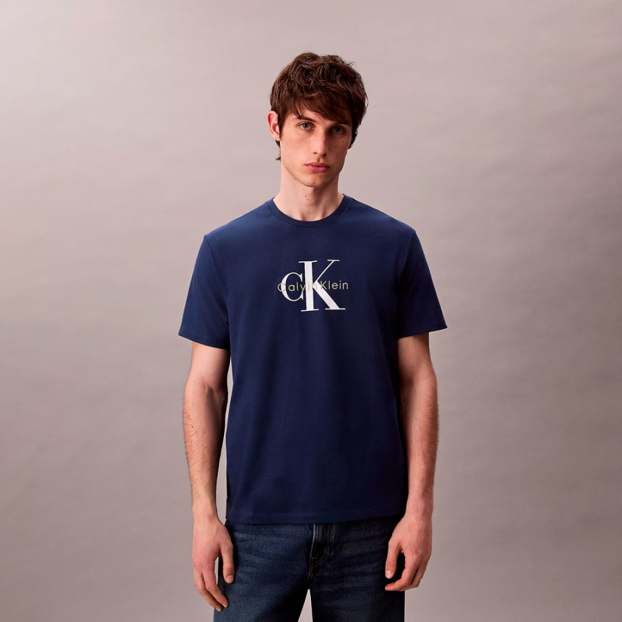 t-shirt-mit-monogramm-logo t-shirt-mit-monogramm-logo