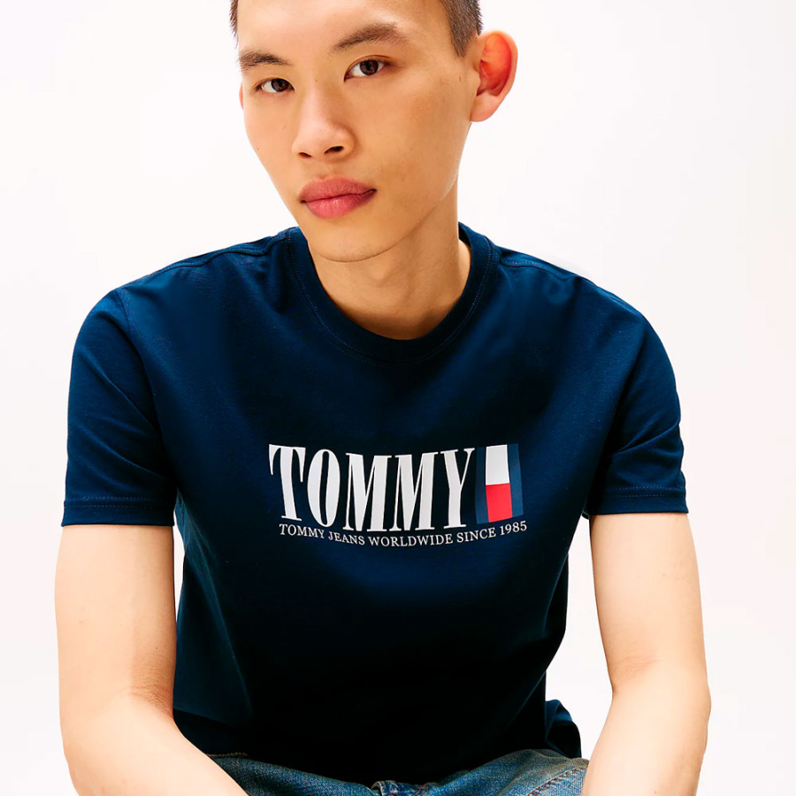 camiseta-de-cuello-redondo-con-logo camiseta-de-cuello-redondo-con-logo