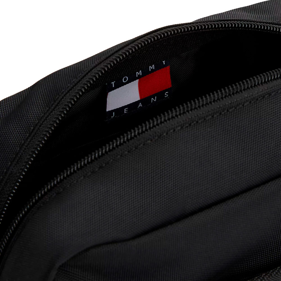 essential-toiletry-bag-with-logo essential-toiletry-bag-with-logo