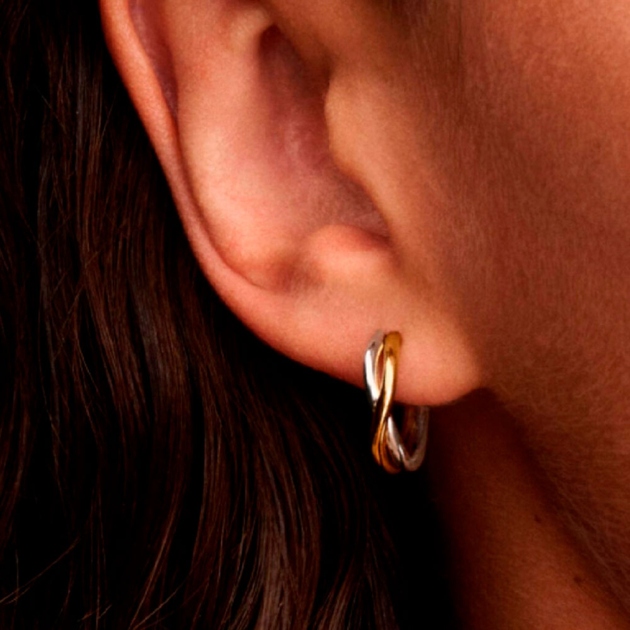 pendientes-de-aro-abiertos-en-dos-tonos-de-forma-organica-263880c00 pendientes-de-aro-abiertos-en-dos-tonos-de-forma-organica-263880c00