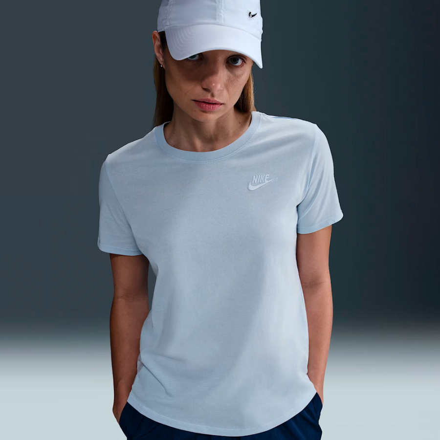 camiseta-sportswear-club-essential