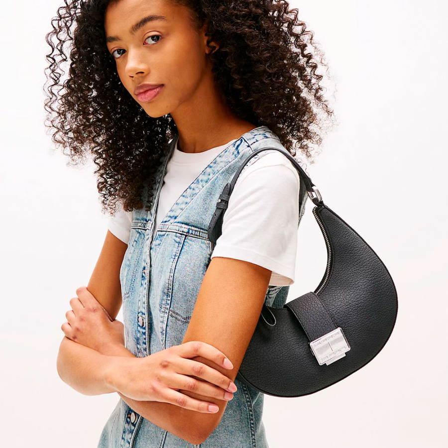 sac-hobo-avec-fermoir-tournant-et-logo sac-hobo-avec-fermoir-tournant-et-logo
