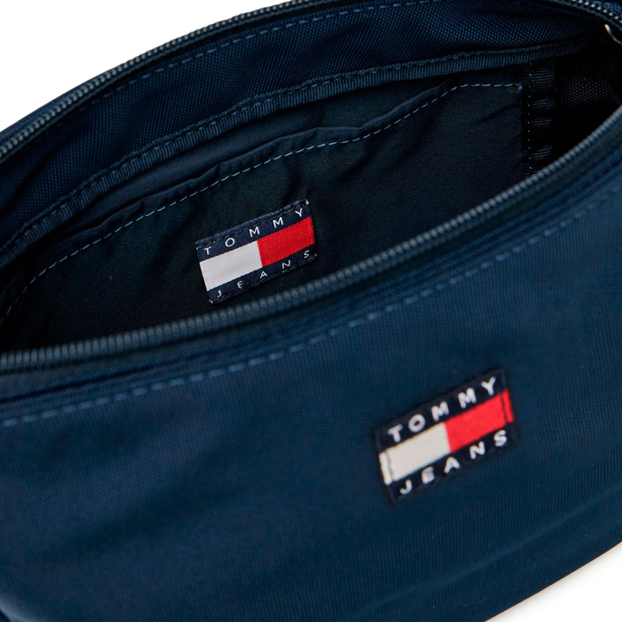 borsa-essenziale-con-scritta-sulla-tracolla borsa-essenziale-con-scritta-sulla-tracolla
