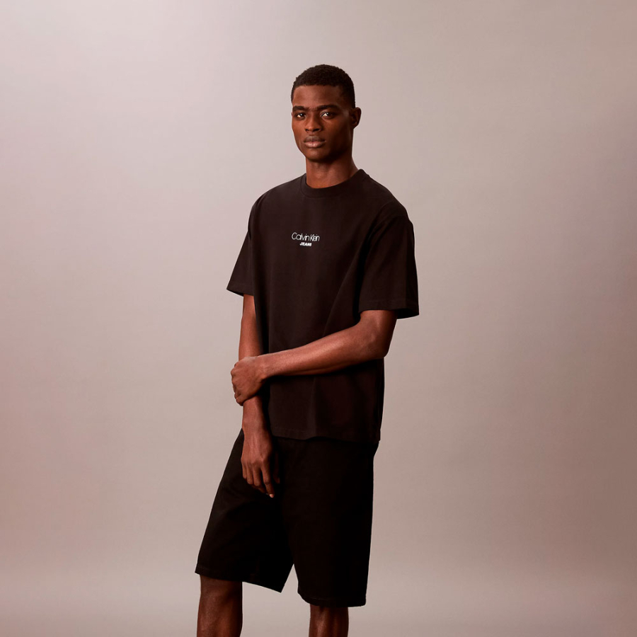 loose-fitting-graphic-logo-tee loose-fitting-graphic-logo-tee