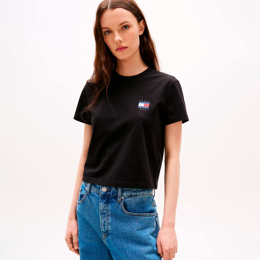camiseta-con-logo-en-la-parte-trasera