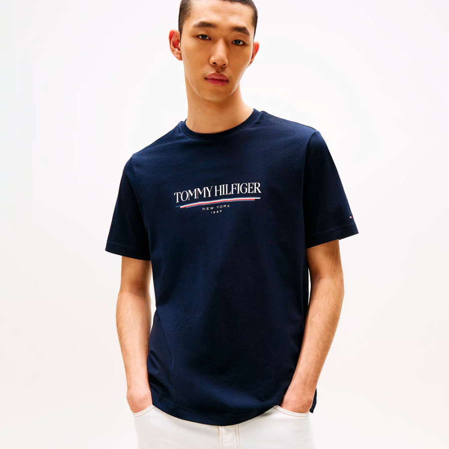 t-shirt-mit-rundhalsausschnitt-und-logo t-shirt-mit-rundhalsausschnitt-und-logo