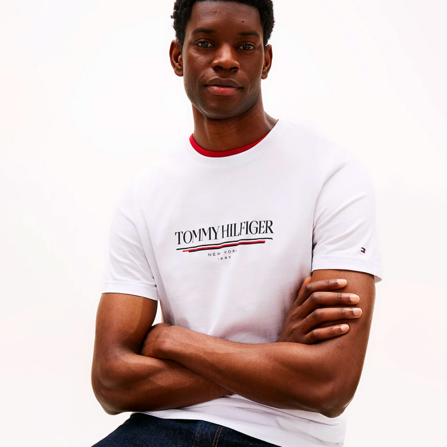 t-shirt-mit-rundhalsausschnitt-und-logo t-shirt-mit-rundhalsausschnitt-und-logo