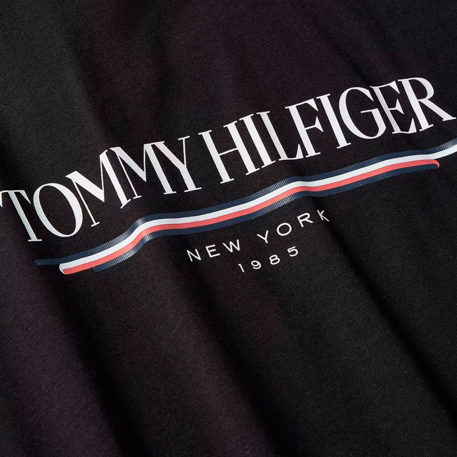 t-shirt-mit-rundhalsausschnitt-und-logo t-shirt-mit-rundhalsausschnitt-und-logo