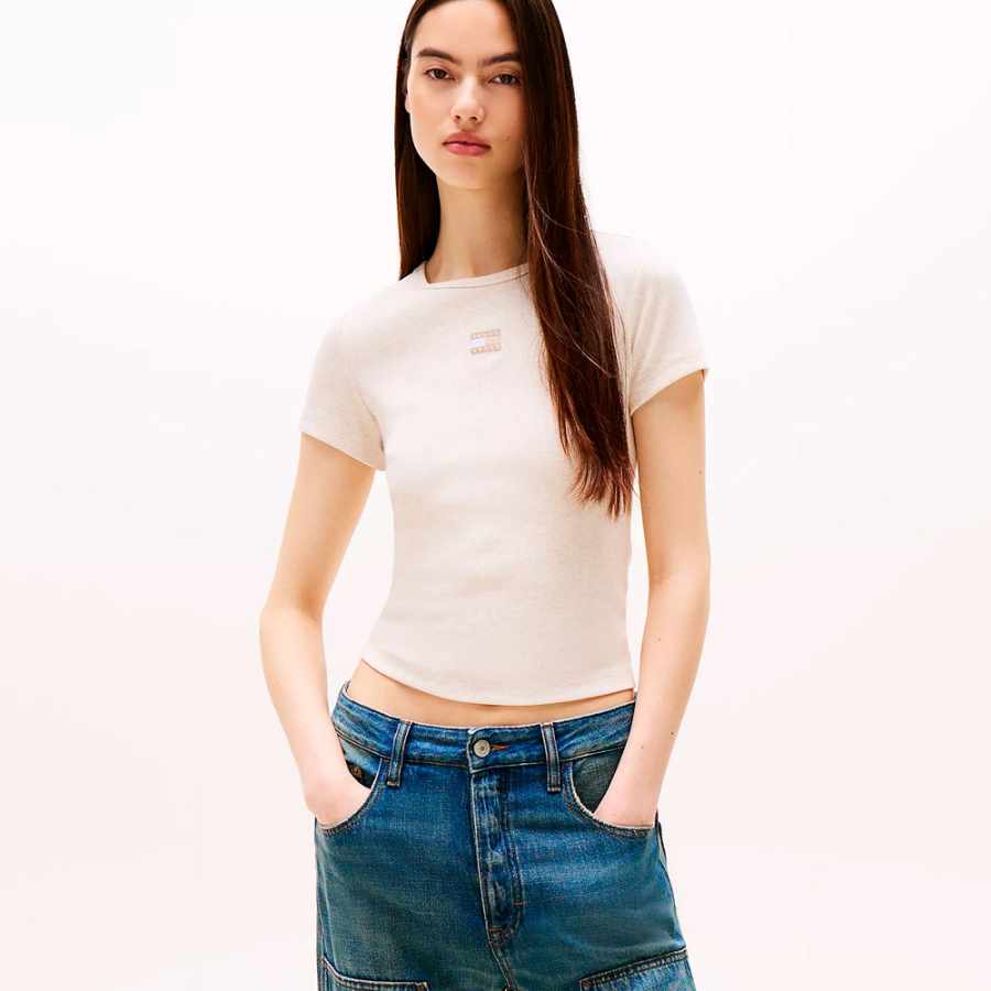 camiseta-slim-acanalada-con-parche