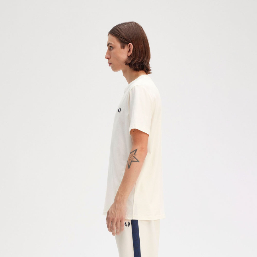 t-shirt-mit-rundhalsausschnitt t-shirt-mit-rundhalsausschnitt