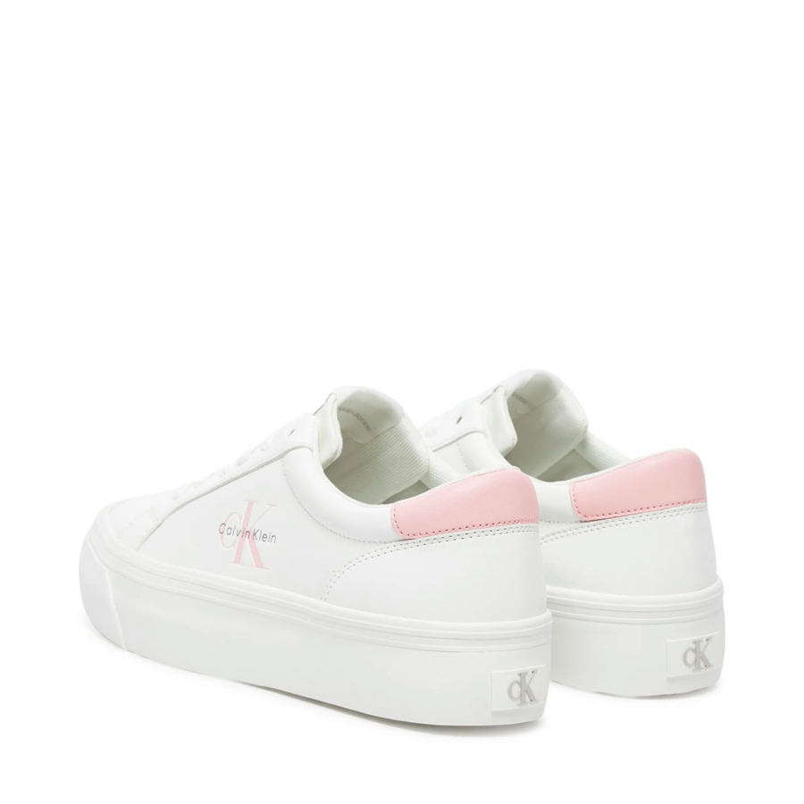 baskets-en-cuir-avec-logo
