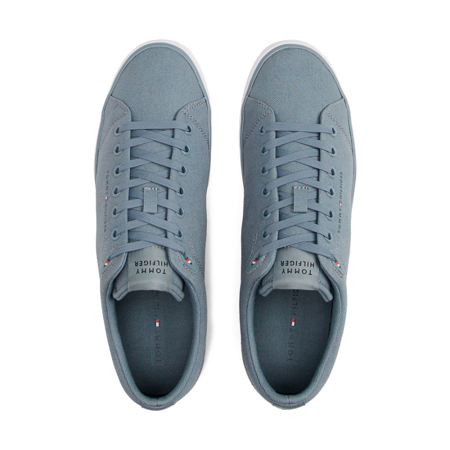 sneakers-with-logo-patch sneakers-with-logo-patch