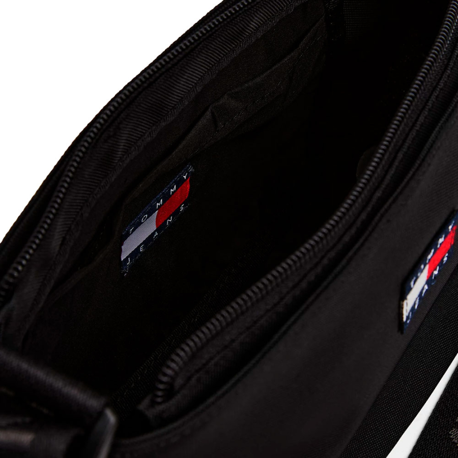 essential-crossbody-bag-with-inscription essential-crossbody-bag-with-inscription