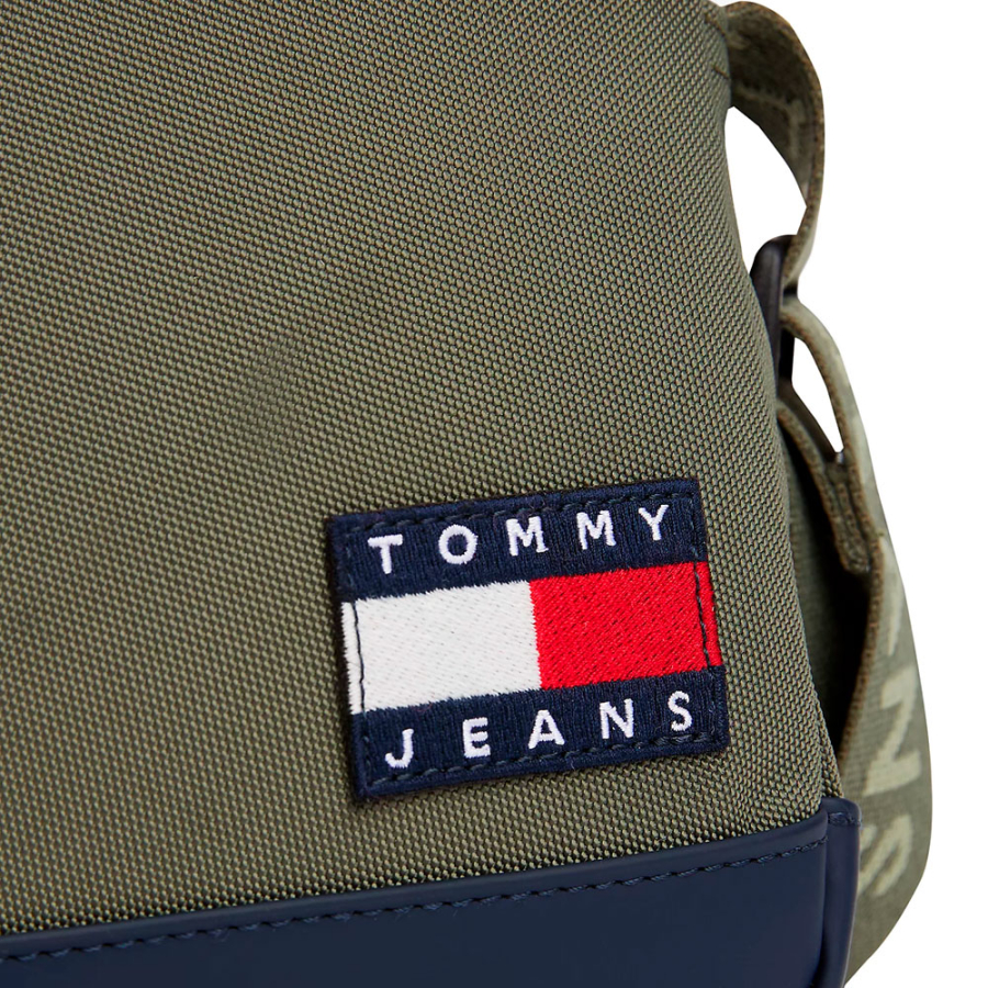 essential-daily-crossbody-bag essential-daily-crossbody-bag