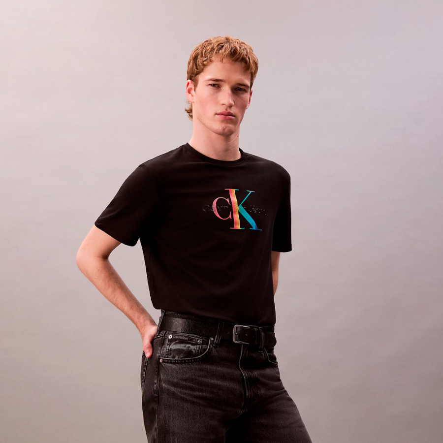 t-shirt-monogramme-arc-en-ciel-fierte t-shirt-monogramme-arc-en-ciel-fierte
