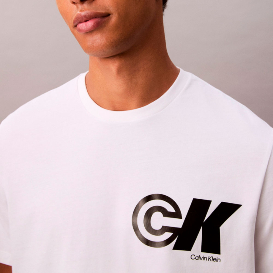 camiseta-con-logo-grafico-monograma-deportiva camiseta-con-logo-grafico-monograma-deportiva