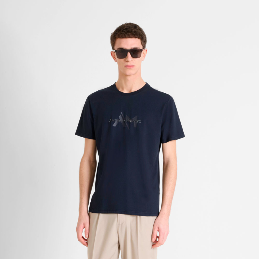 camiseta-de-ajuste-regular-con-logotipo-de-color-liso camiseta-de-ajuste-regular-con-logotipo-de-color-liso