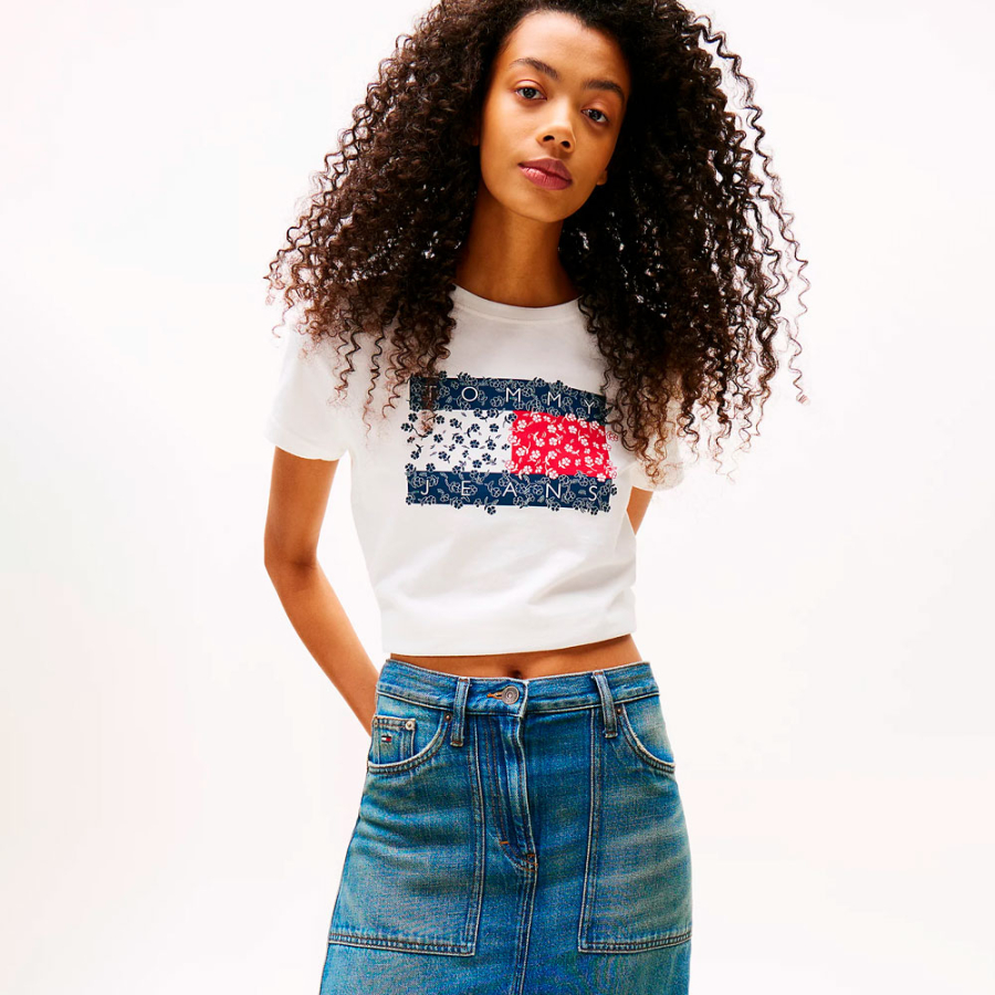 camiseta-con-logo-floral camiseta-con-logo-floral