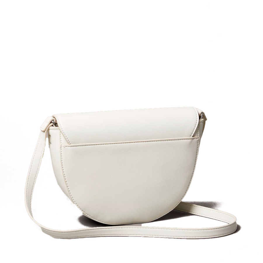 satteltasche-mit-eingraviertem-monogramm