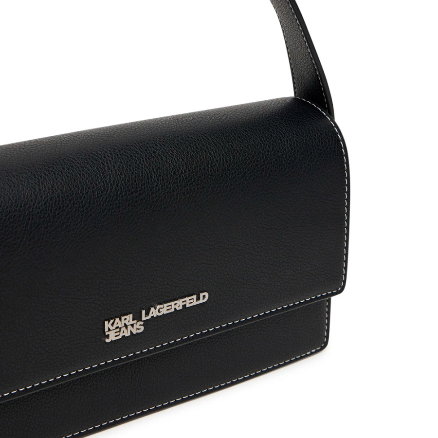 henkeltasche-mit-metalllogo
