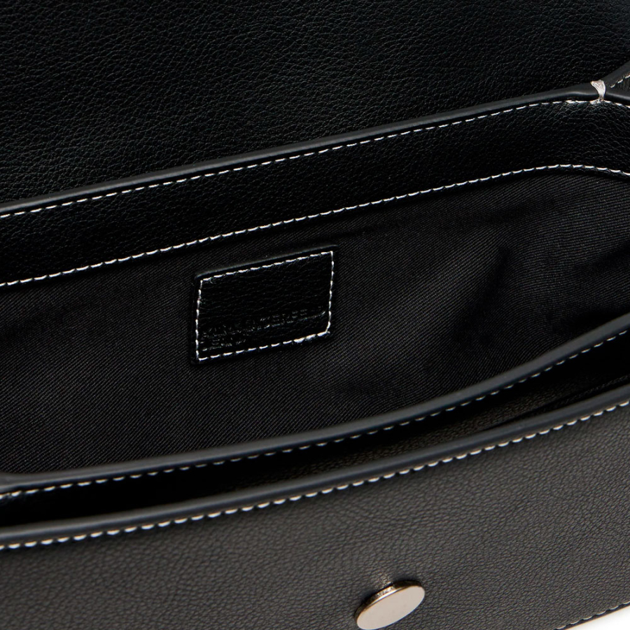 bolsa-com-alca-superior-e-logotipo-de-metal bolsa-com-alca-superior-e-logotipo-de-metal