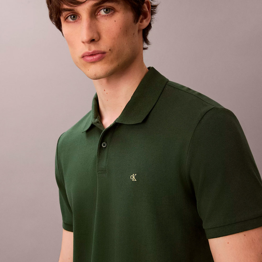 klassisches-poloshirt-aus-baumwollpique