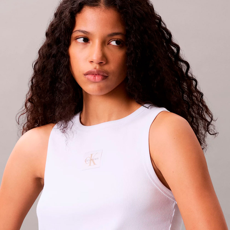 geripptes-tanktop-aus-baumwolle-mit-aufnaher geripptes-tanktop-aus-baumwolle-mit-aufnaher