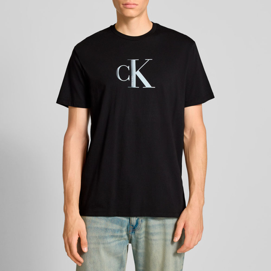 klassisches-t-shirt-mit-mittelmonogramm klassisches-t-shirt-mit-mittelmonogramm