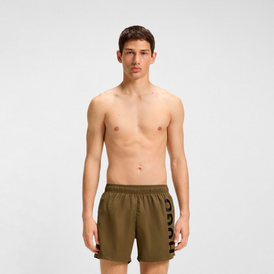 banador-tipo-shorts-de-secado-rapido-con-logo-estampado-vertical