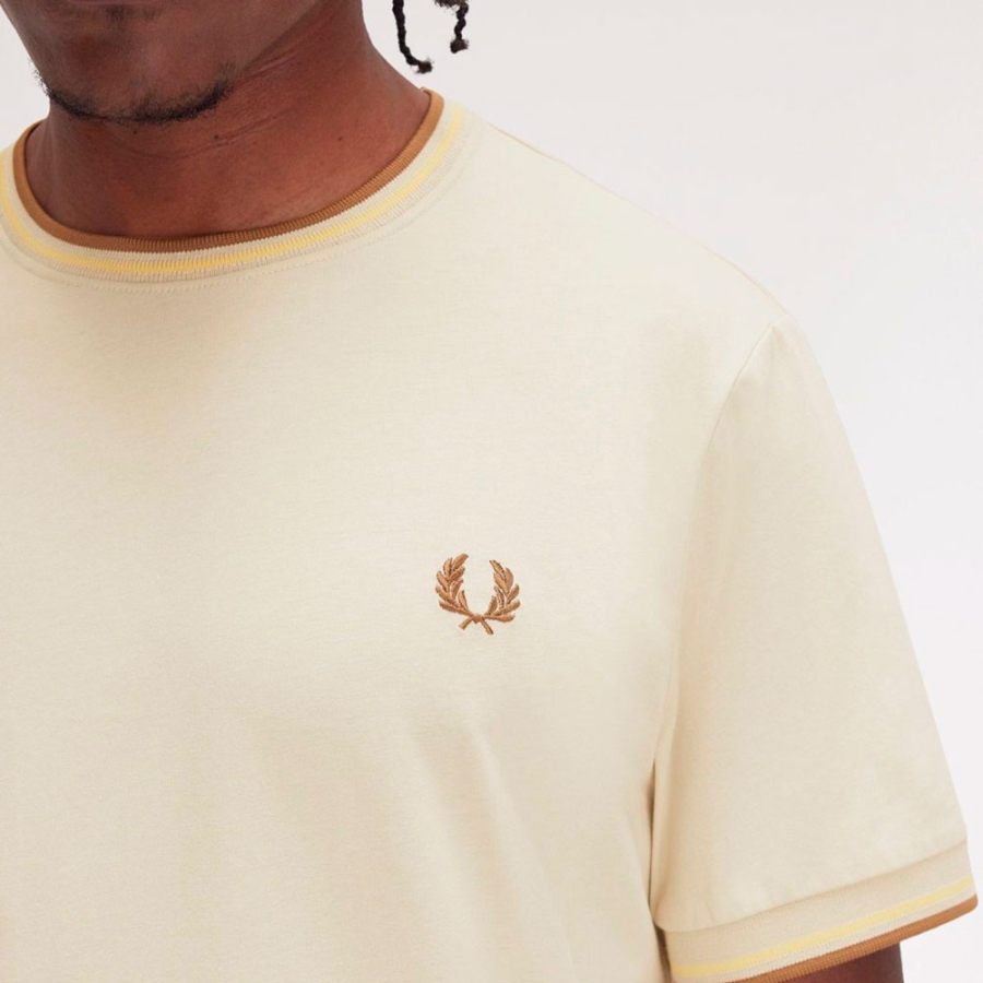 t-shirt-con-finiture-a-due-strisce t-shirt-con-finiture-a-due-strisce