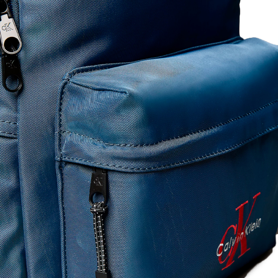 nylon-rucksack-mit-monogramm-logo nylon-rucksack-mit-monogramm-logo