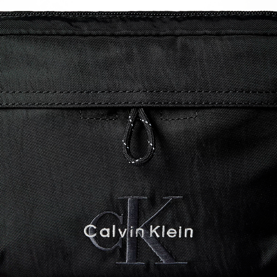 water-repellent-twill-crossbody-bag