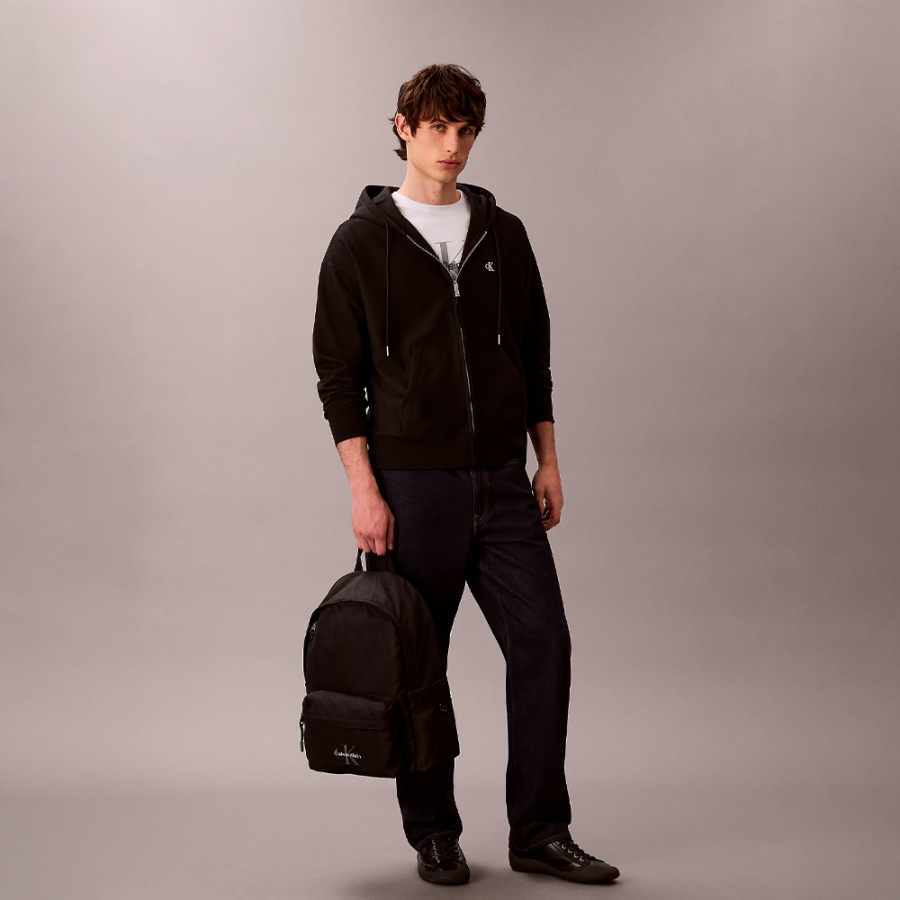 nylon-rucksack-mit-monogramm-logo nylon-rucksack-mit-monogramm-logo