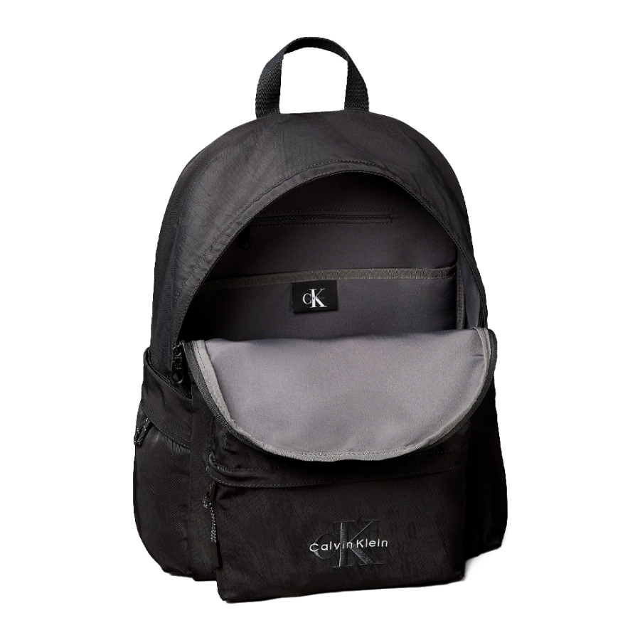 zaino-in-nylon-con-logo-monogramma