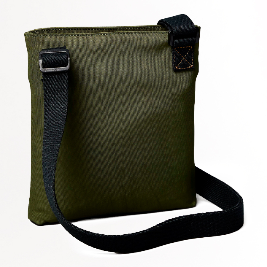 flache-nylontasche-mit-monogramm-logo flache-nylontasche-mit-monogramm-logo