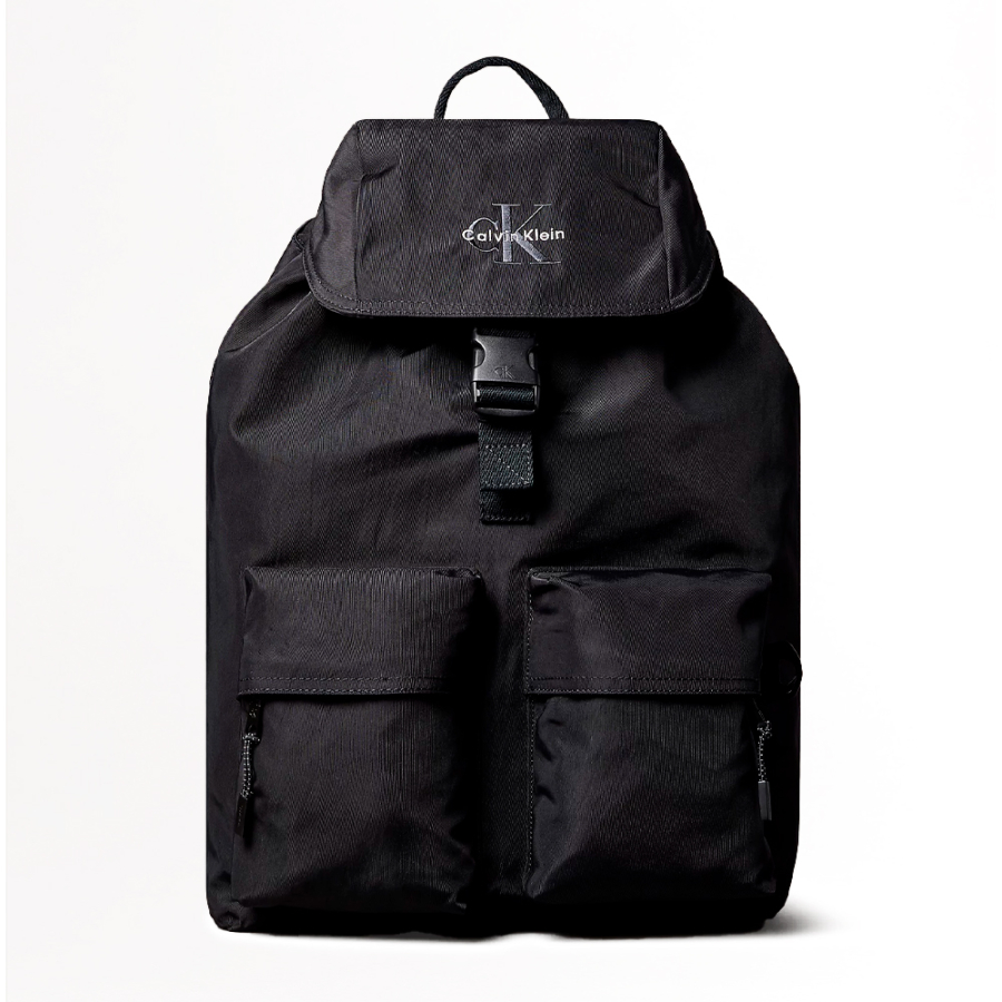 mochila-con-solapa-superior-de-nailon-con-logo-monograma mochila-con-solapa-superior-de-nailon-con-logo-monograma