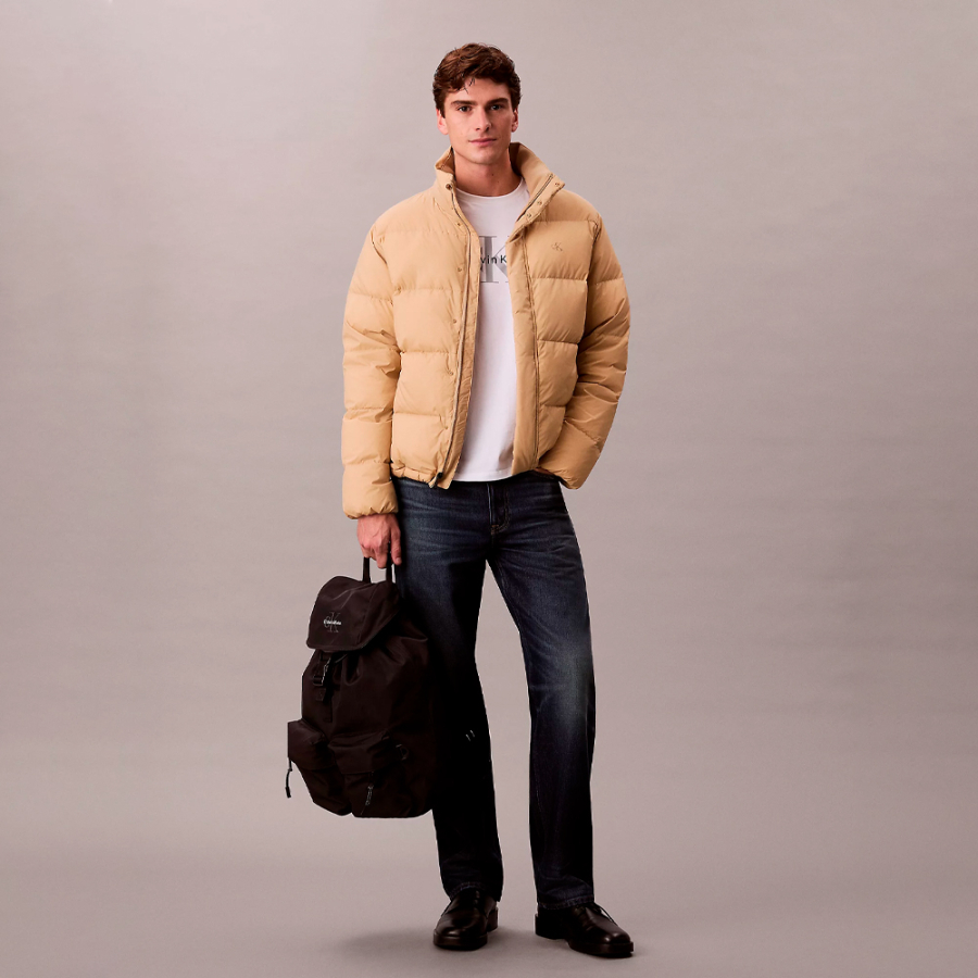 nylon-rucksack-mit-klappe-und-monogramm-logo nylon-rucksack-mit-klappe-und-monogramm-logo