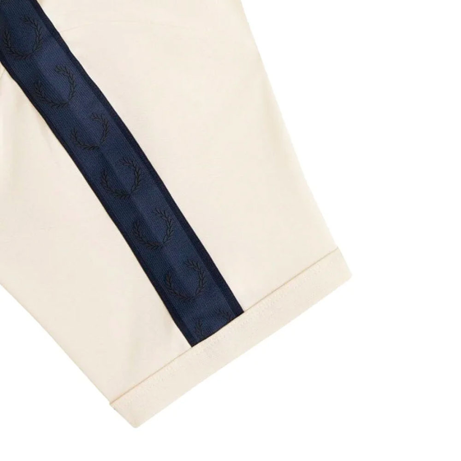 ringer-t-shirt-mit-kontrastband