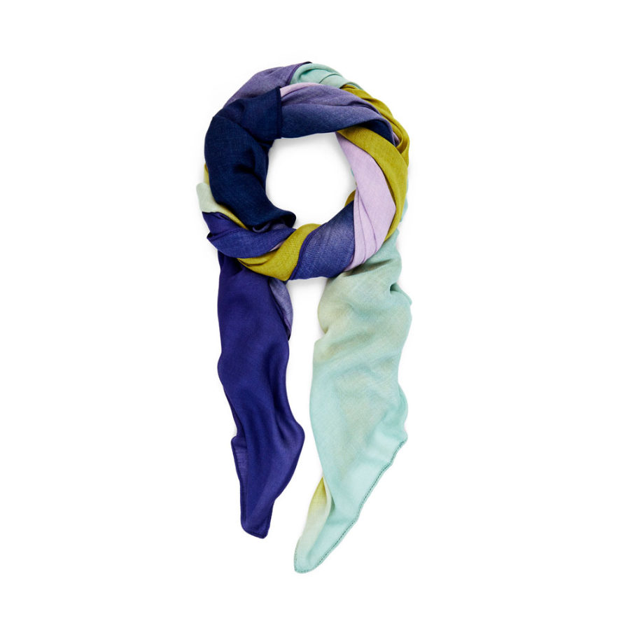 rectangular-scarf-with-diagonal-stripes