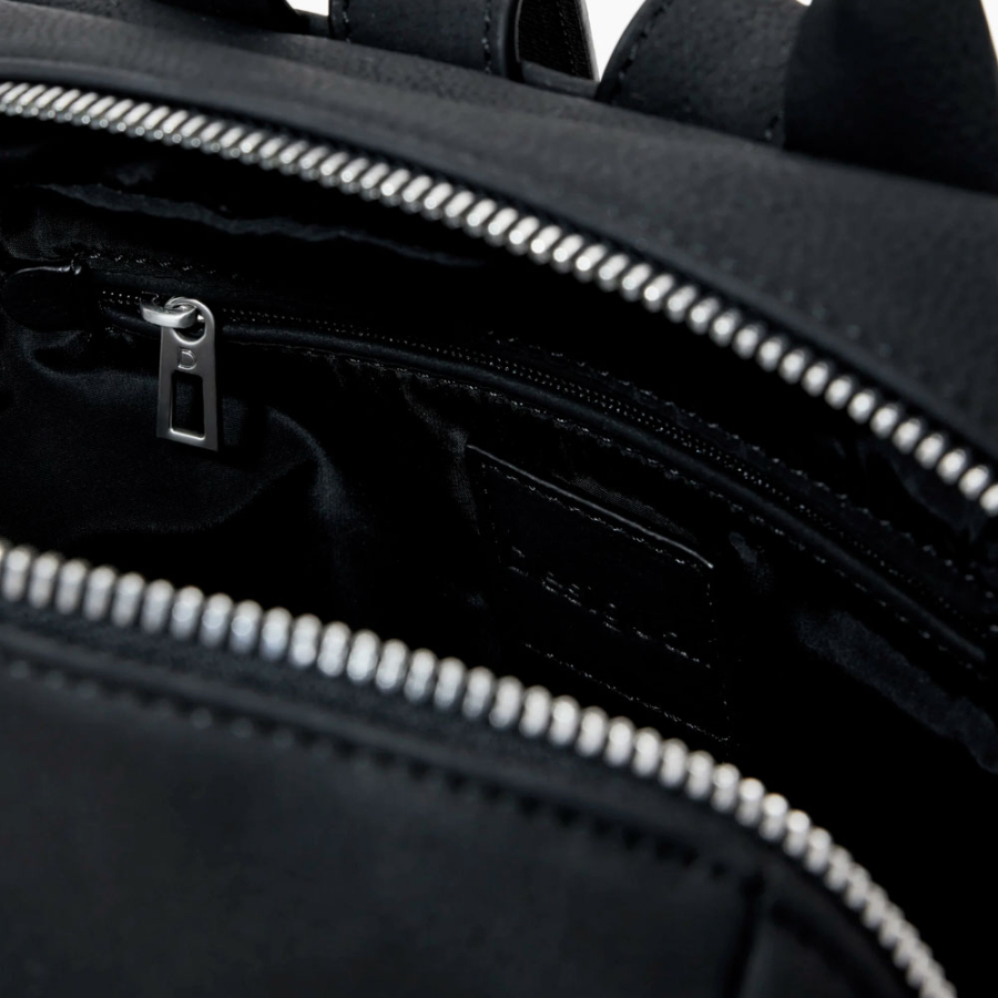 kleiner-rucksack-mit-nietentasche kleiner-rucksack-mit-nietentasche