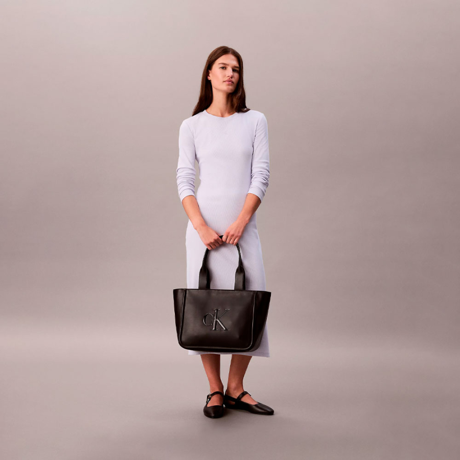 bolso-tote-con-monograma-grabado
