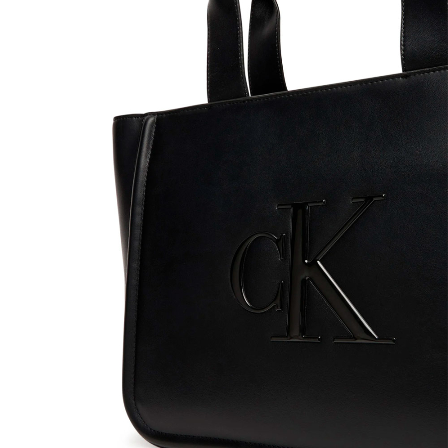 bolso-tote-con-monograma-grabado