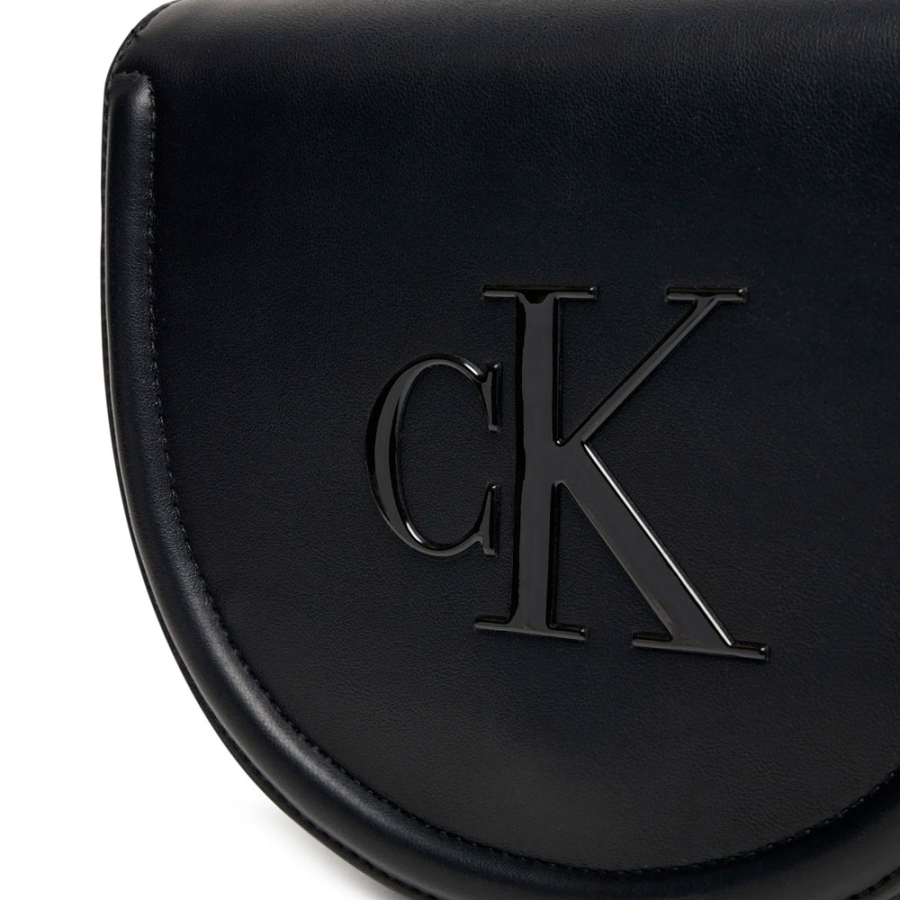 borsa-da-sella-con-monogramma-inciso borsa-da-sella-con-monogramma-inciso