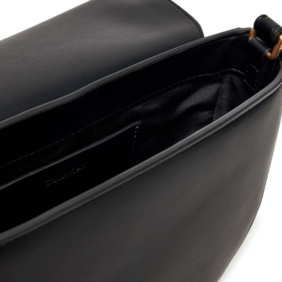 borsa-da-sella-con-monogramma-inciso borsa-da-sella-con-monogramma-inciso