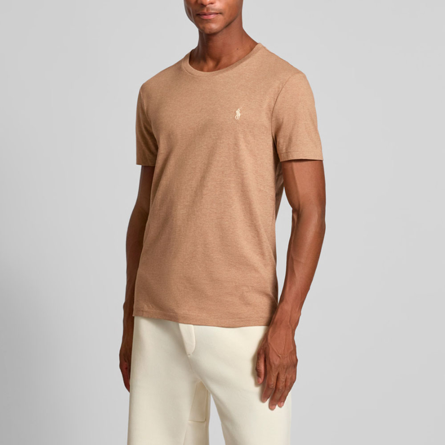 camiseta-con-logo-cosido