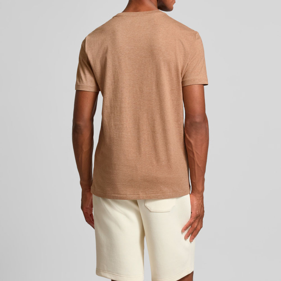 camiseta-con-logo-cosido