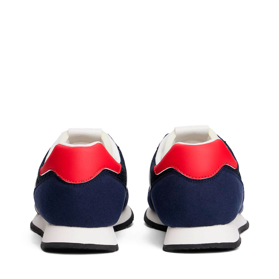 sneaker-mit-textur-mix