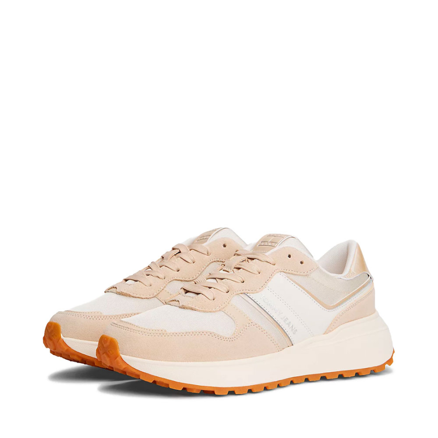 wildleder-sneaker-im-textur-mix