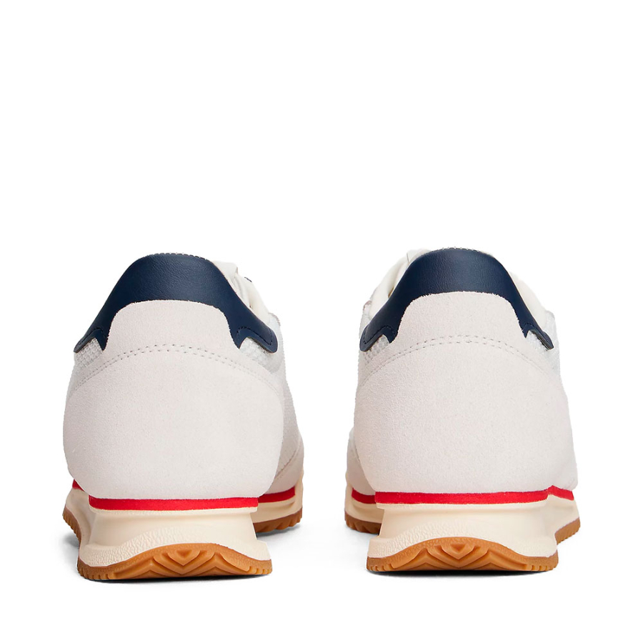 zapatillas-con-cordones-y-suela-dentada