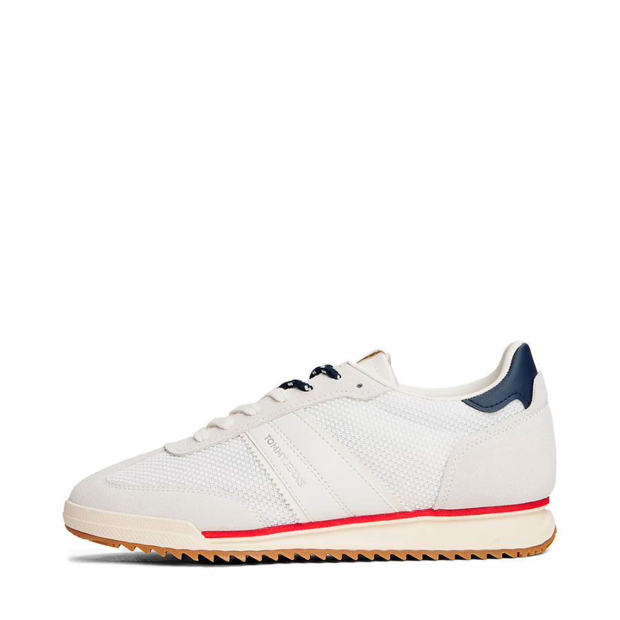 zapatillas-con-cordones-y-suela-dentada